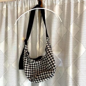 Baggu Medium Cresent bag. Crossbody